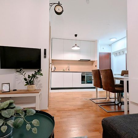 Doma-Lu Apartment-Near Airport And Highway- Free Parking Velika Mlaka Luaran gambar